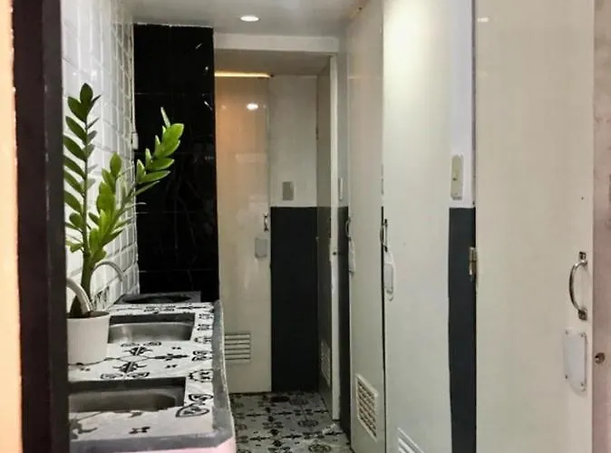 Budget Transient Capsule Makati Near Ayala And Buendia Apartment Manila