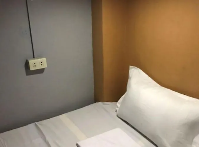 Apartment Budget Transient Capsule Makati Near Ayala And Buendia *